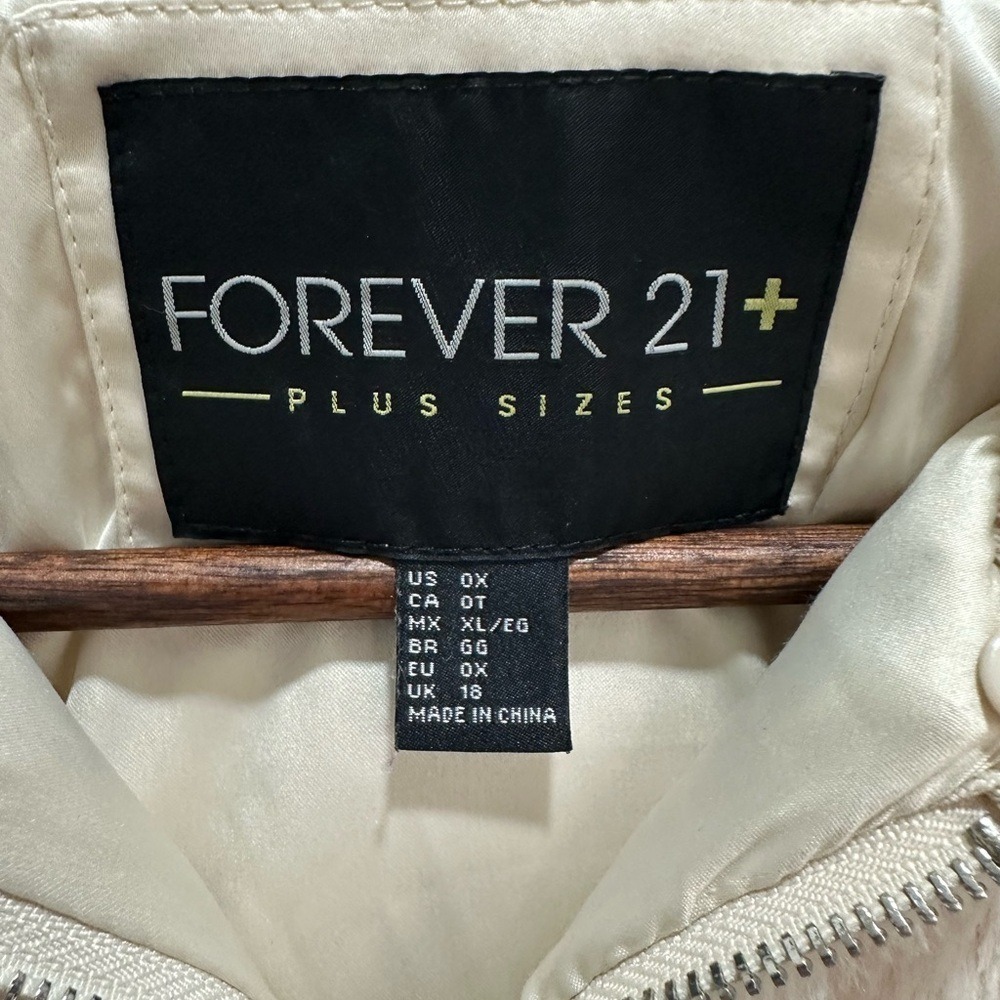 Forever 21+ Plus Size Faux Fur Bomber Jacket Cream with Detachable Hood 0X - Picture 2 of 7